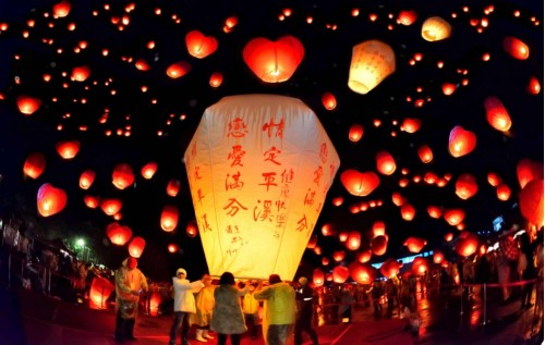 ĐÓN TRUNG THU TẠI TRUNG QUỐC - MÙA LỄ HỘI RỰC RỠ 